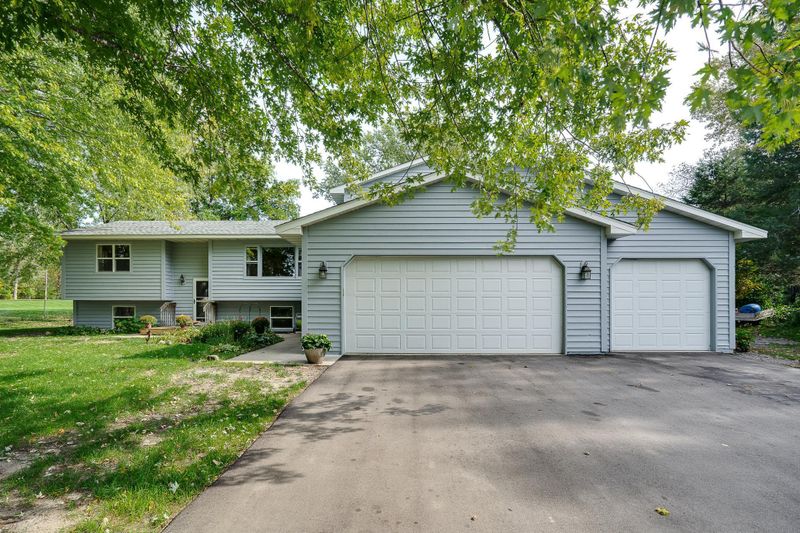 6970 Belle St, Loretto, MN 55357
