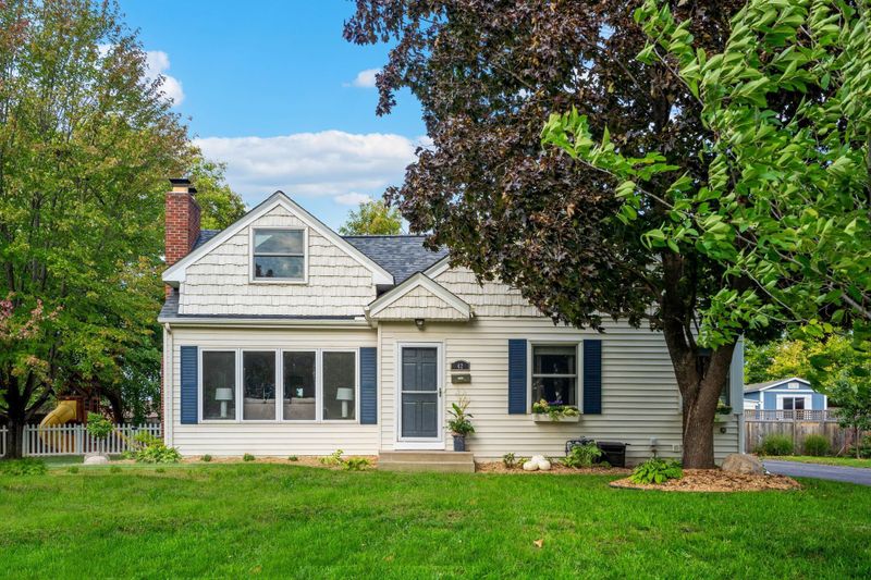 42 Ashley Rd, Hopkins, MN 55343