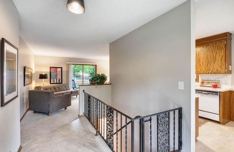 2944 Mississippi St, New Brighton, MN 55112