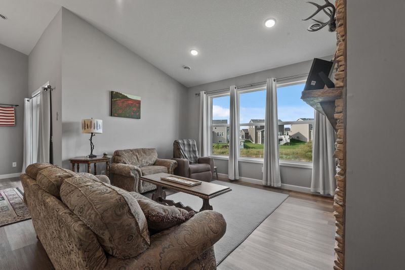 19052 Edison St NW, Elk River, MN 55330