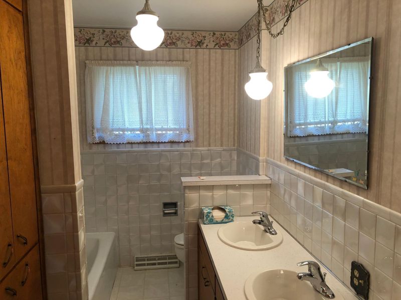 310 Snure St, Lakefield, MN 56150