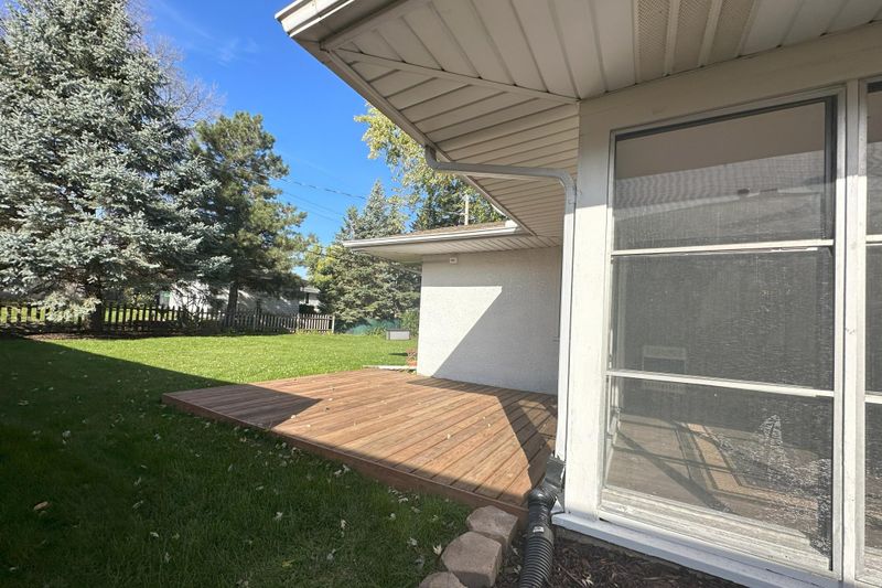 2916 Crestview Dr, Saint Anthony, MN 55418