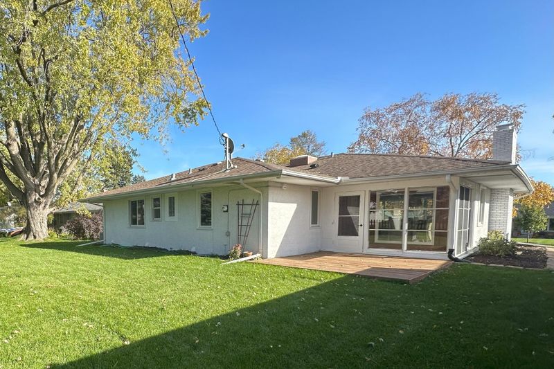 2916 Crestview Dr, Saint Anthony, MN 55418