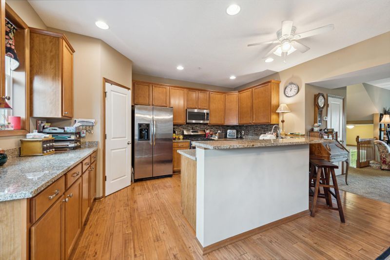 1806 Colonial Ln #4, Chanhassen, MN 55317