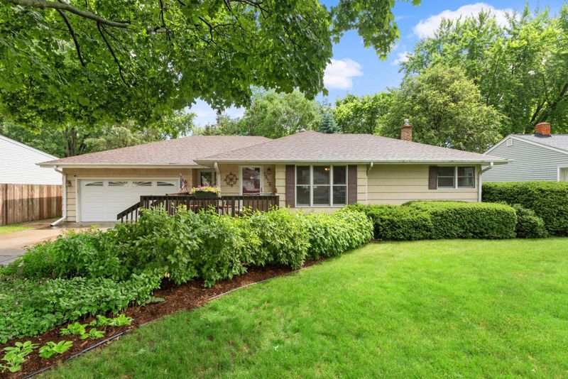 1426 Primrose Curve, Roseville, MN 55113
