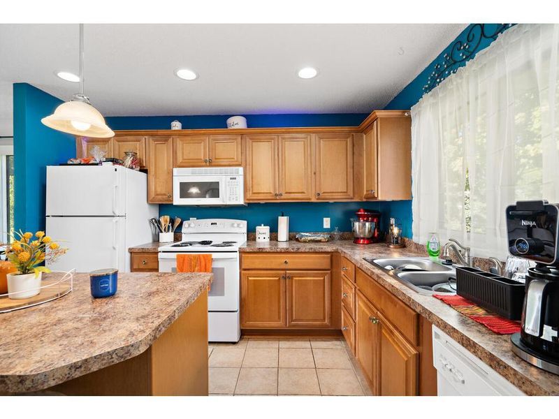 708 Clover Leaf Pw NE, Blaine, MN 55434