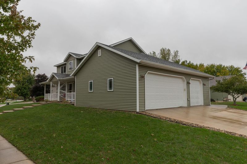 205 13th Ave NW, Kasson, MN 55944