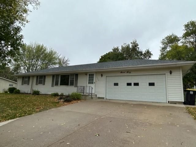 760 18th St, Windom, MN 56101