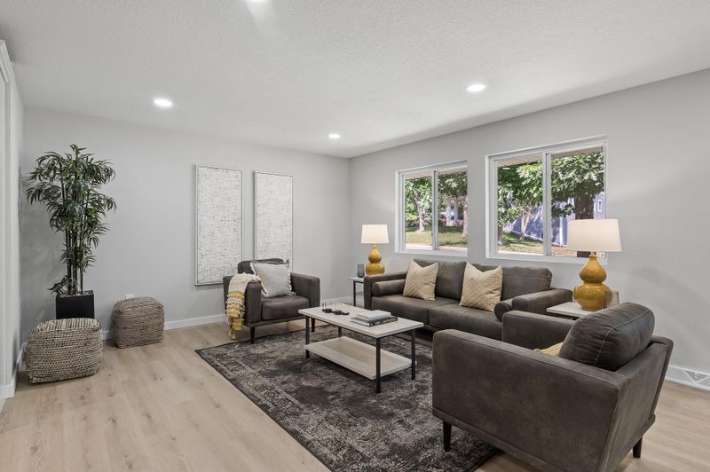 6624 Ridgeview Dr, Edina, MN 55439