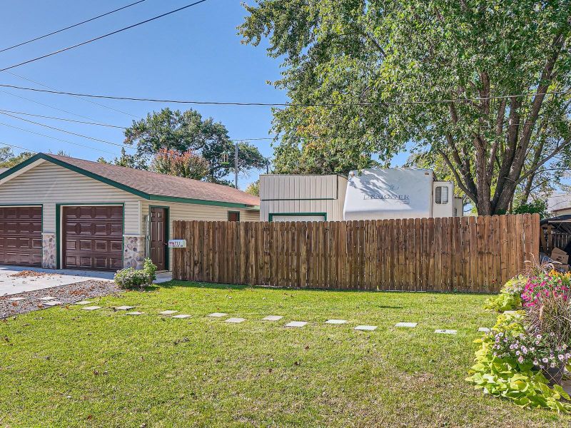 711 2nd Ave SW, Cambridge, MN 55008