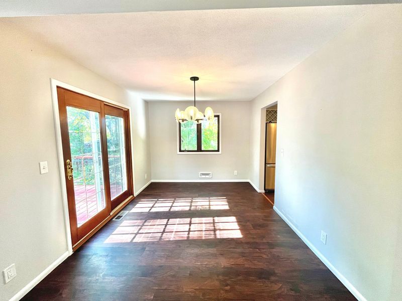 5909 W 101st St, Bloomington, MN 55438