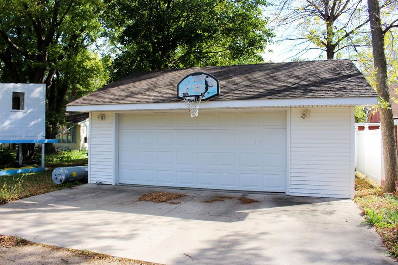 924 9th St S, Saint James, MN 56081