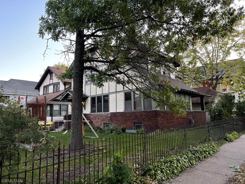 148 Lexington Pw N, Saint Paul, MN 55104