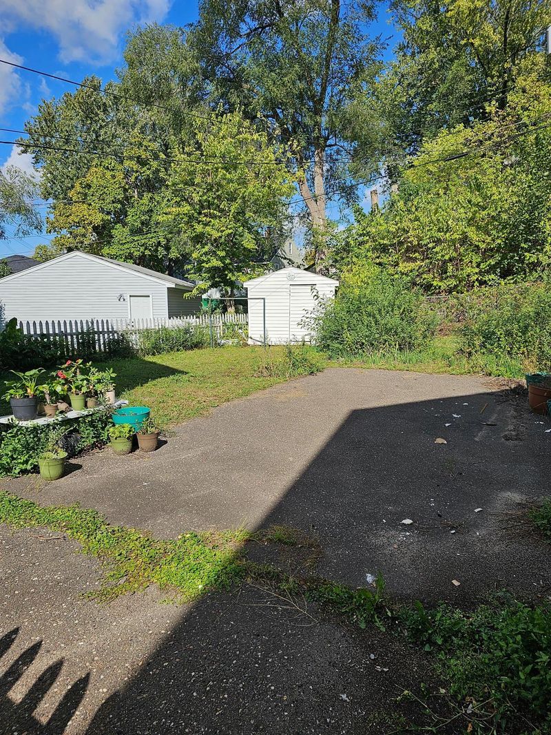 1105 6th St E, Saint Paul, MN 55106