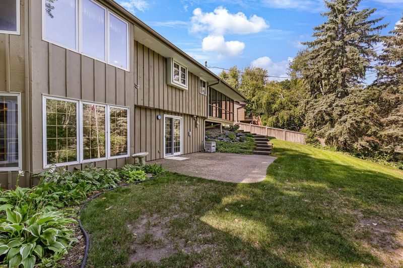 2104 E 125th St, Burnsville, MN 55337