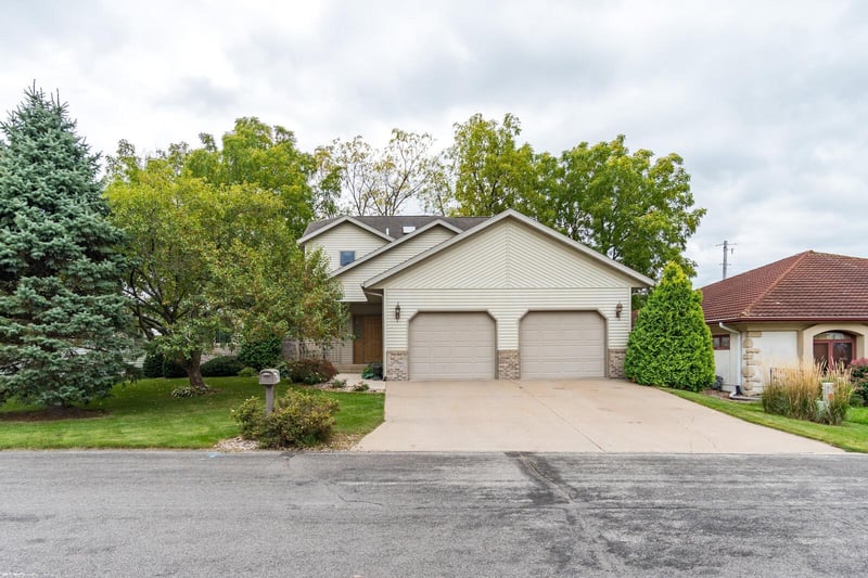 4547 El Camino Real Dr, La Crosse, WI 54601