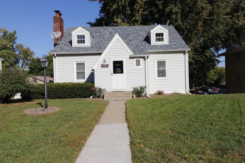 1297 Shakopee Ave E, Shakopee, MN 55379