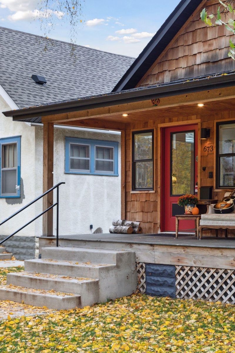 673 Cottage Ave E, Saint Paul, MN 55106