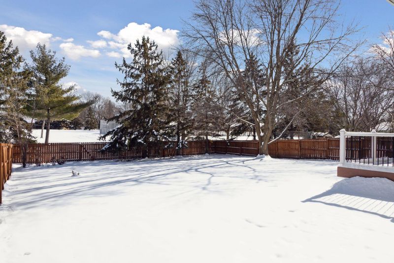 1761 Helmo Rd N, Oakdale, MN 55128