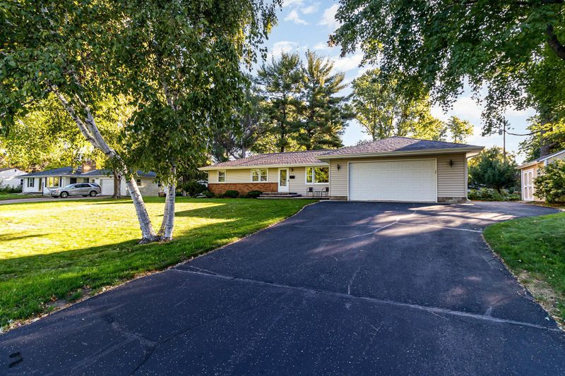 9221 Russell Ave S, Bloomington, MN 55431
