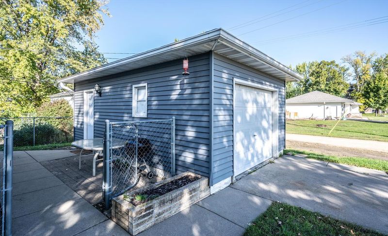 208 8th St, Farmington, MN 55024