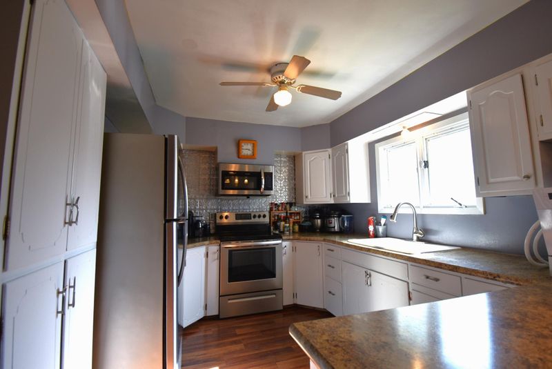 206 Elk St NW, Warroad, MN 56763
