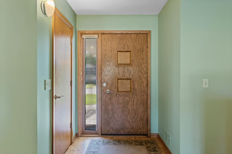 5820 West 68th St, Edina, MN 55439