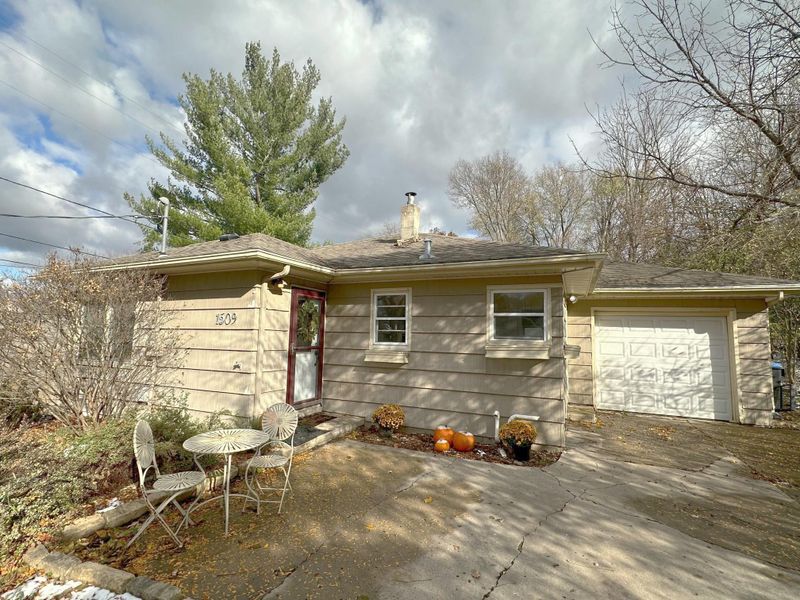 1509 Woodland Ave, Mankato, MN 56001