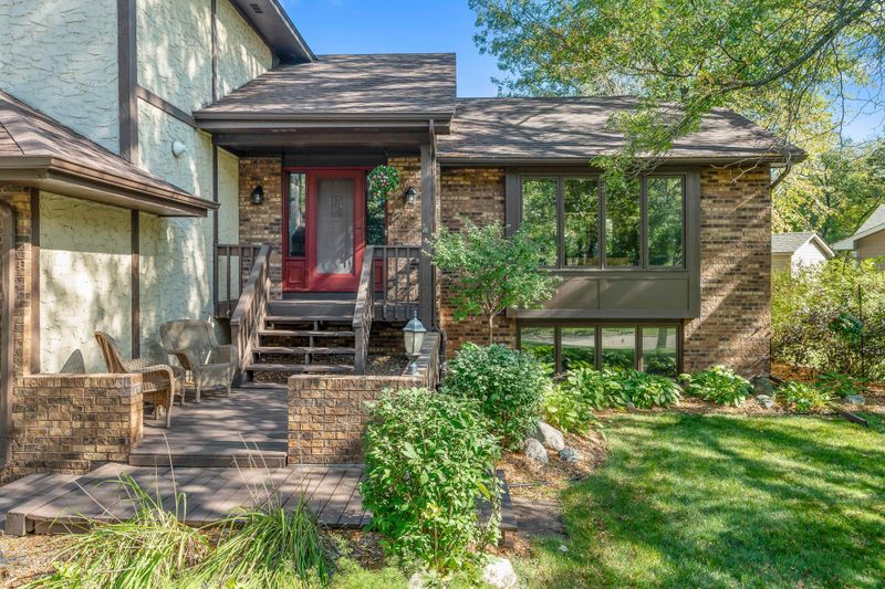 15110 Woodruff Rd, Wayzata, MN 55391