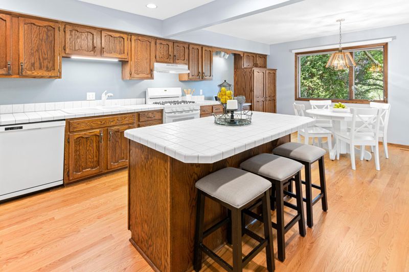 1401 Indian Oaks Trl, Arden Hills, MN 55112