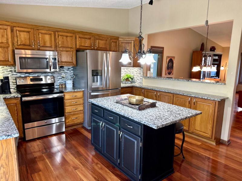 9516 Woodbridge Rd, Bloomington, MN 55438