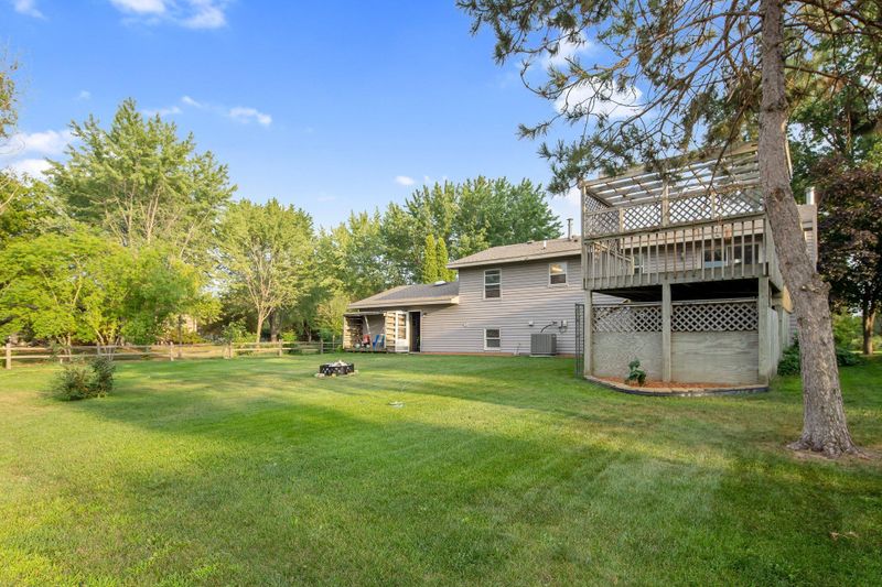 547 Lois Ln, Lino Lakes, MN 55014