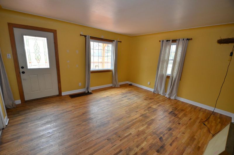 325 W Redwing St, Duluth, MN 55803