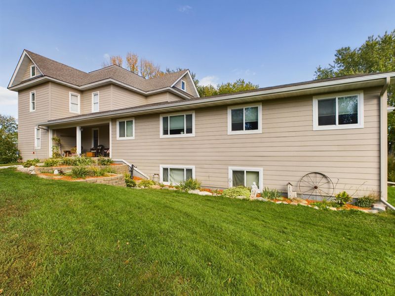 302 Dakota Ave, Hoffman, MN 56339