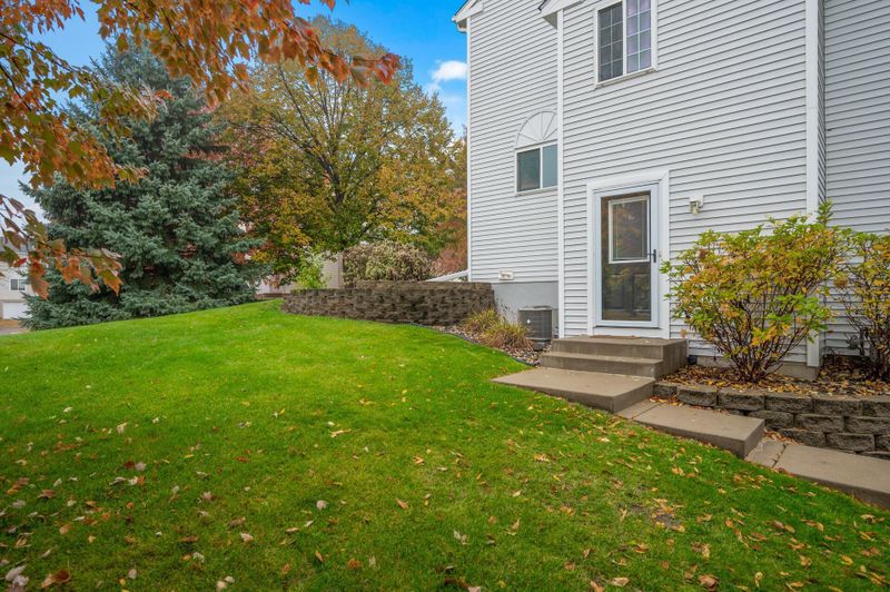 15553 Flyboat Ln, Apple Valley, MN 55124