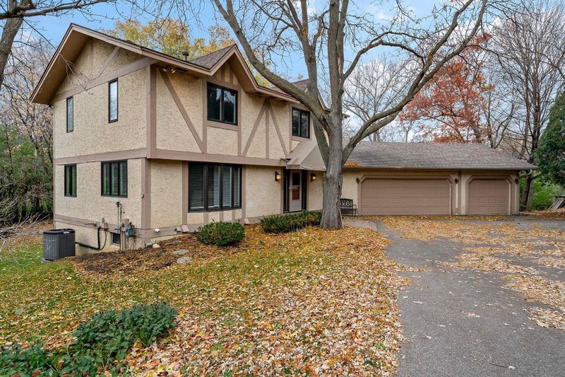 2300 Archers Ln, Minnetonka, MN 55305