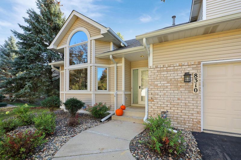8310 Norman Creek Trl, Bloomington, MN 55437