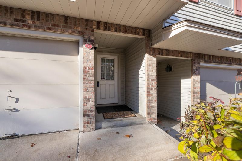 37 Garden Dr, Burnsville, MN 55337