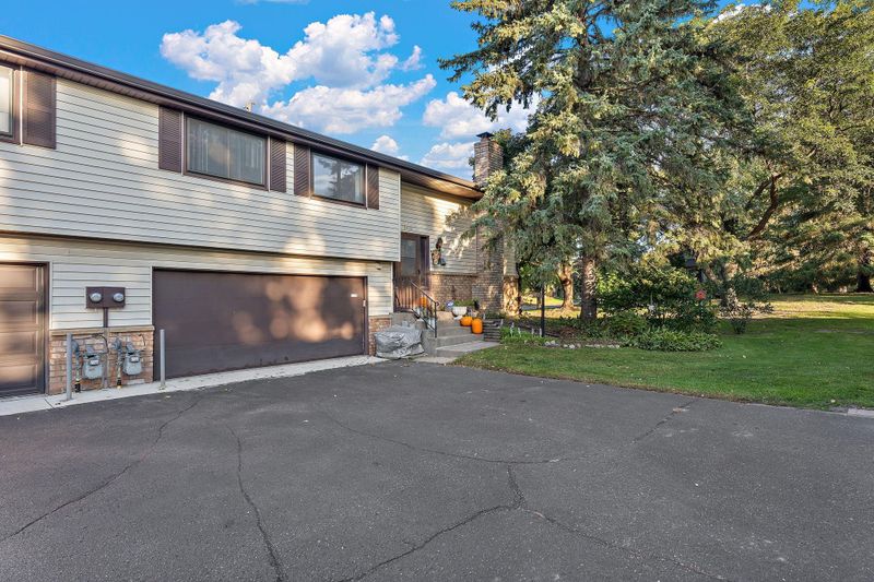 6522 Upper 35th St N, Oakdale, MN 55128