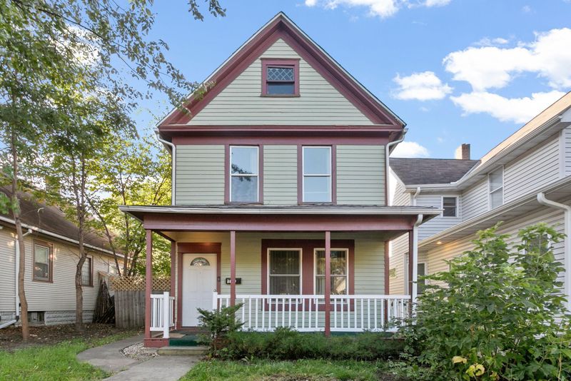 906 Charles Ave, Saint Paul, MN 55104