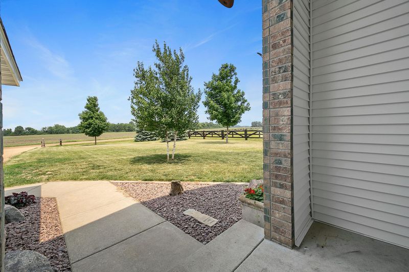 11295 W 260th St, Belle Plaine, MN 56011