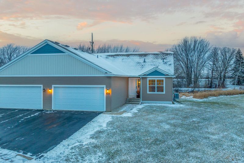 610 Tomahawk Ct, Madison Lake, MN 56063