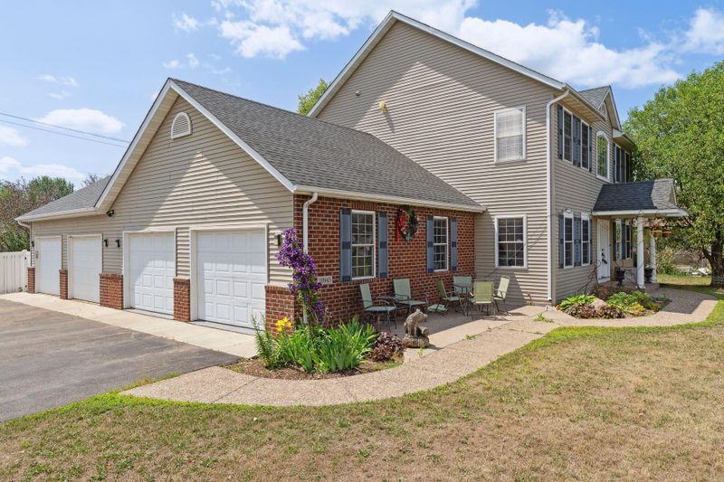 20945 Hydra Ct, Lakeville, MN 55044