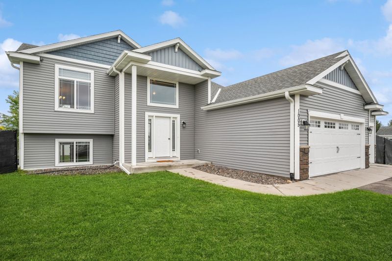 1005 Marion St SE, Isanti, MN 55040