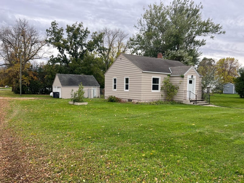 210 6th St, Donnelly, MN 56235