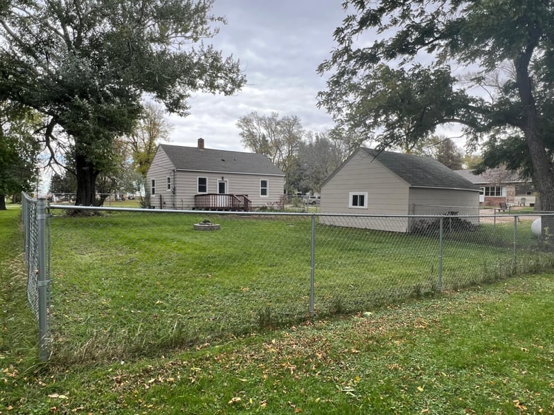 210 6th St, Donnelly, MN 56235