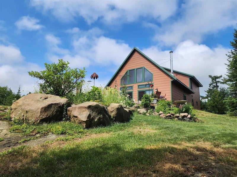 737 Irish Creek Rd, Hovland, MN 55606