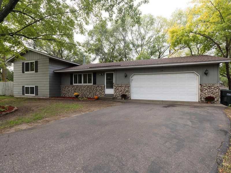 114 Kampa Cir, Monticello, MN 55362