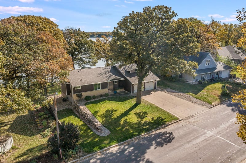 721 Shoreacres Dr, Fairmont, MN 56031