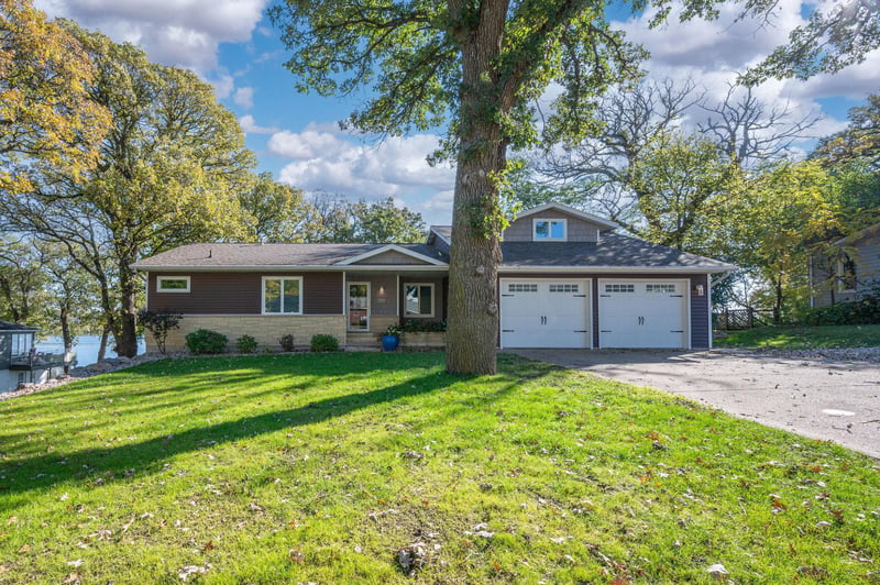 721 Shoreacres Dr, Fairmont, MN 56031